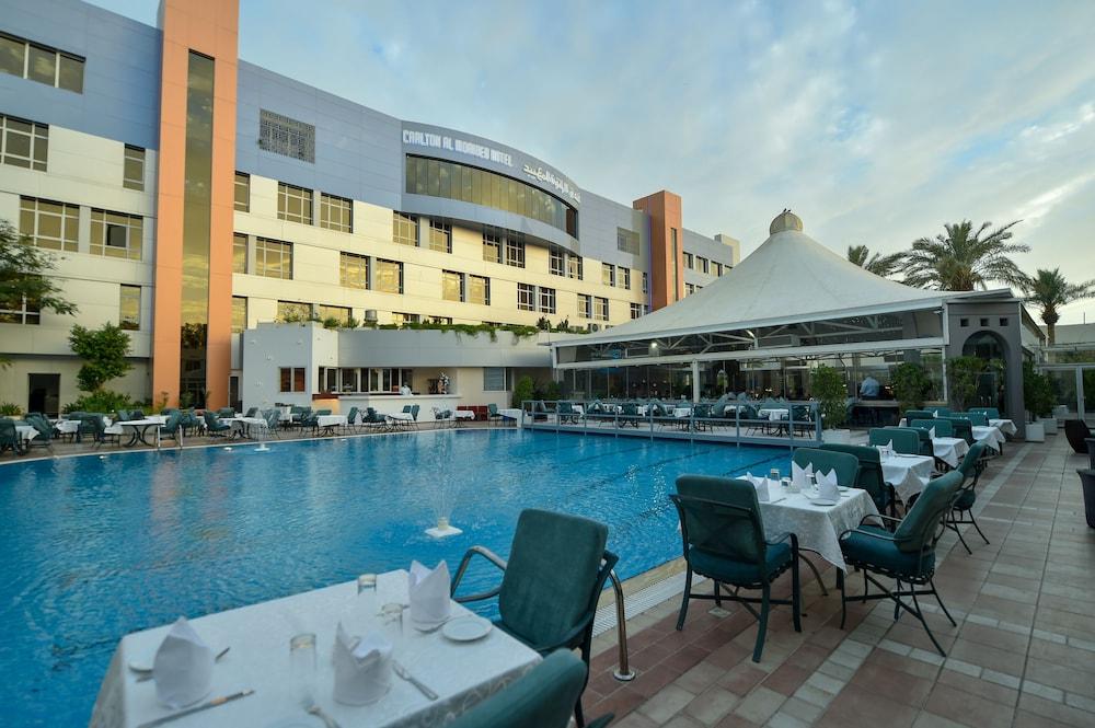 Carlton Al Moaibed Hotel Dammam Dış mekan fotoğraf The swimming pool at the hotel