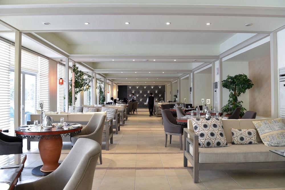 Carlton Al Moaibed Hotel Dammam Dış mekan fotoğraf The restaurant