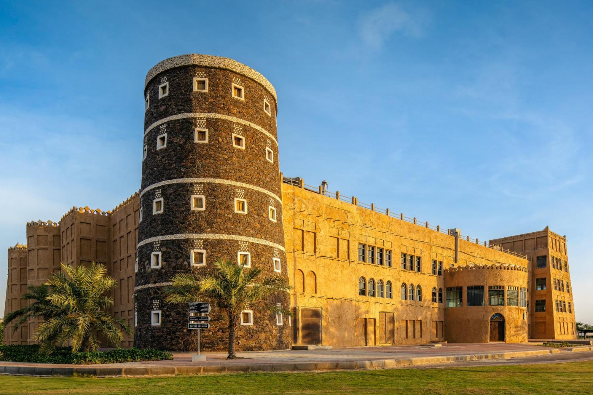 Carlton Al Moaibed Hotel Dammam Dış mekan fotoğraf Al Jahili Fort