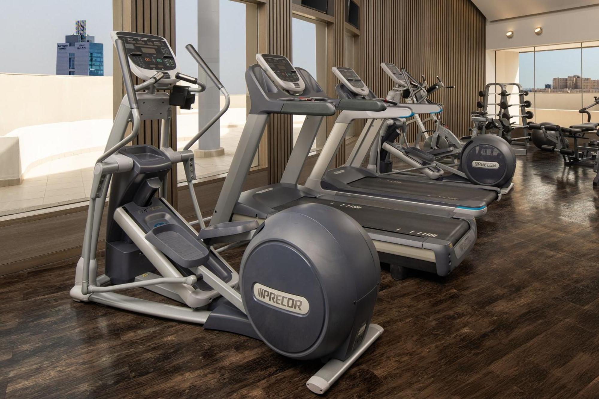 Carlton Al Moaibed Hotel Dammam Dış mekan fotoğraf A Precor elliptical trainer