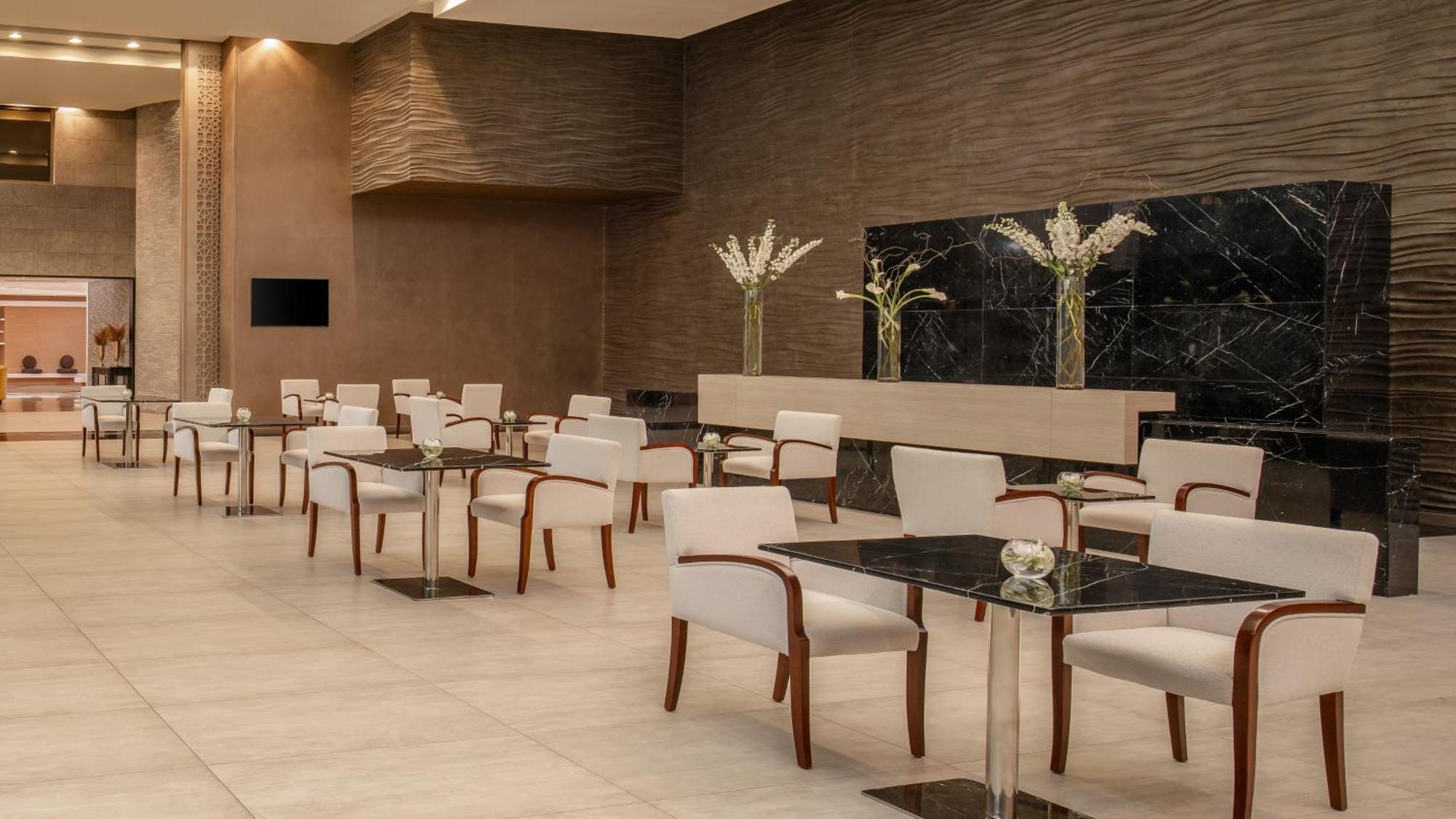 Carlton Al Moaibed Hotel Dammam Dış mekan fotoğraf The lounge at the airport